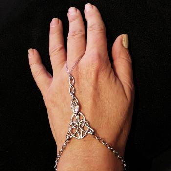 Preview: Handschmuck aus Edelstahl mit echtem Granat