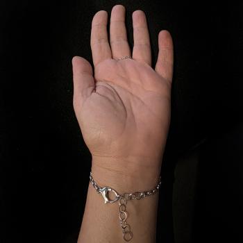 Preview: Handschmuck aus Edelstahl mit echtem Granat