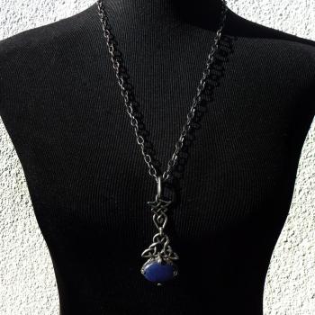 Kette mit Lapislazuli und keltischen Knoten