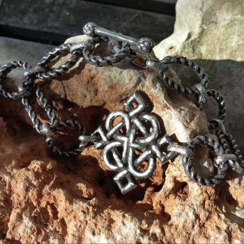 Armband im keltischen Stil mit Quadratknoten