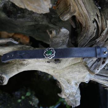 Lederarmband mit Smaragd