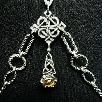 Körperkette mit keltischen Knoten und Citrin