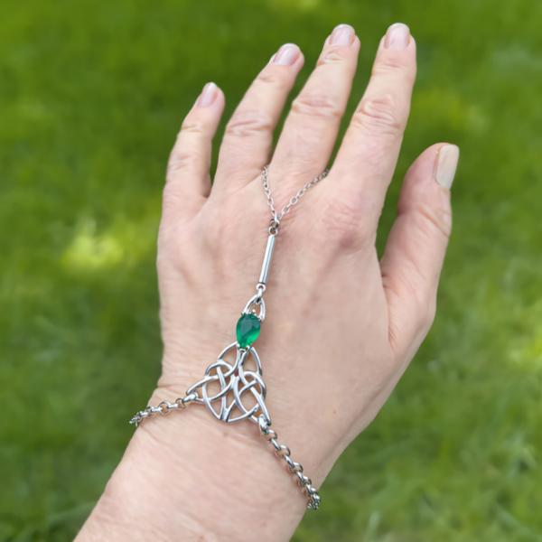 Handschmuck aus Edelstahl mit echtem Stein