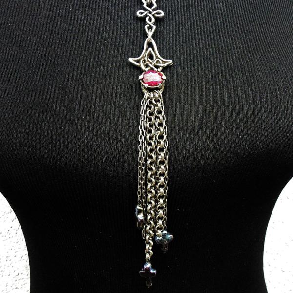 Tassel Collier mit keltischen Knoten und Rubin