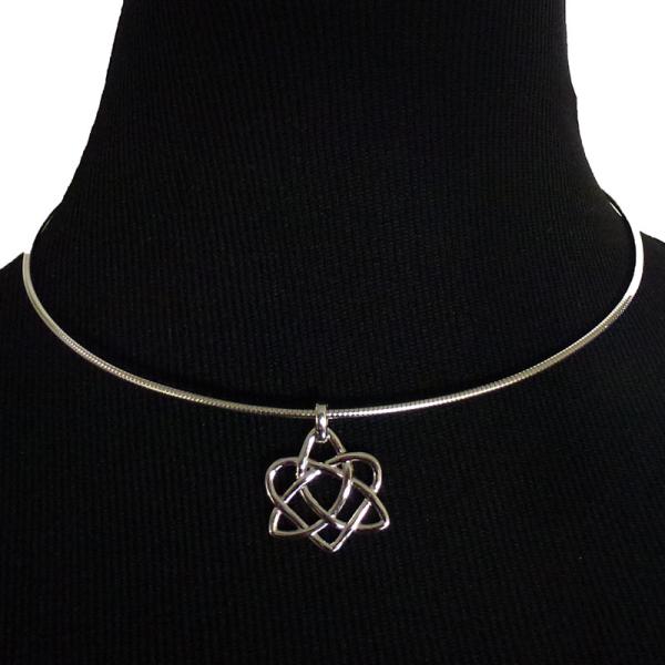 Edelstahlreif mit Triquetra Herz