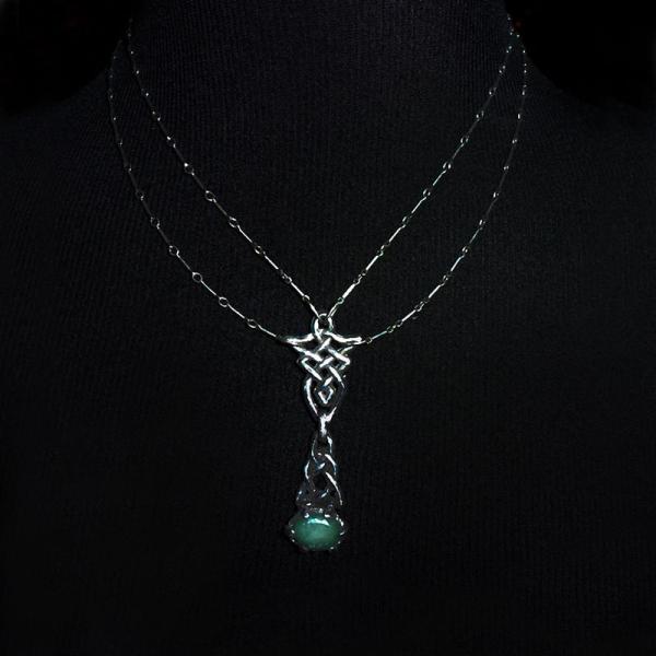 Collier mit Doppelkette und Smaragd