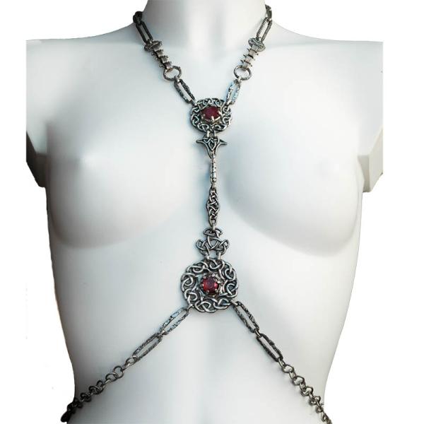 keltischer-Koerperschmuck-granat-celticstyle