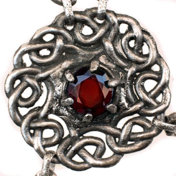 Körperschmuck mit keltischen Knoten und Hessonit Granaten, Unikat