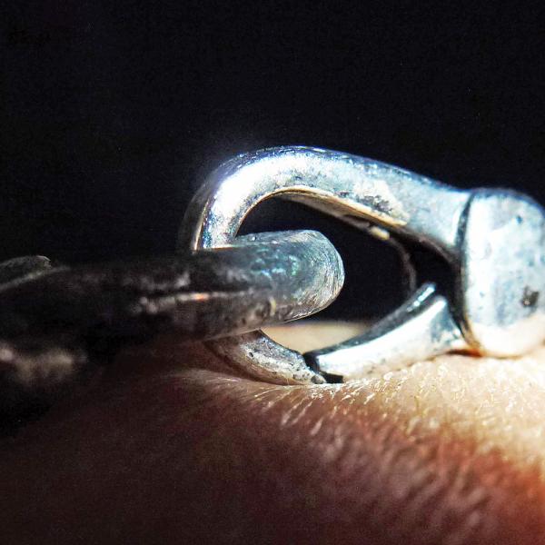 Handschmuck "click" mit Smaragd