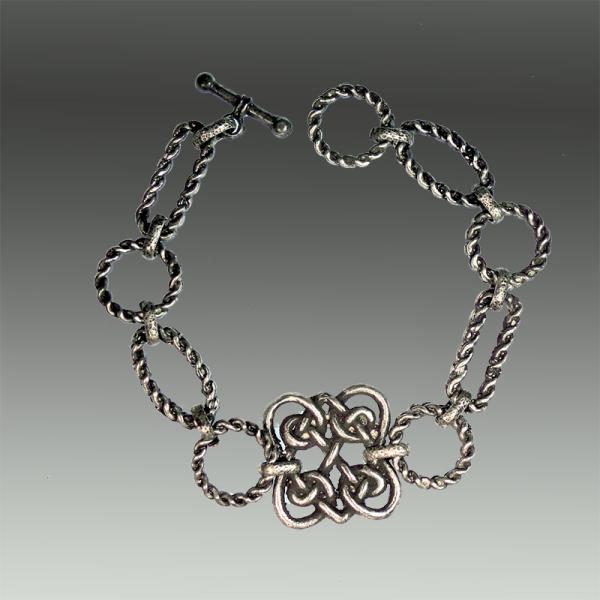 Keltisches Armband mit Doppelherz-Knoten