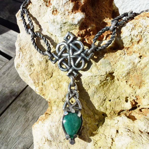 keltisches collier mit smaragd