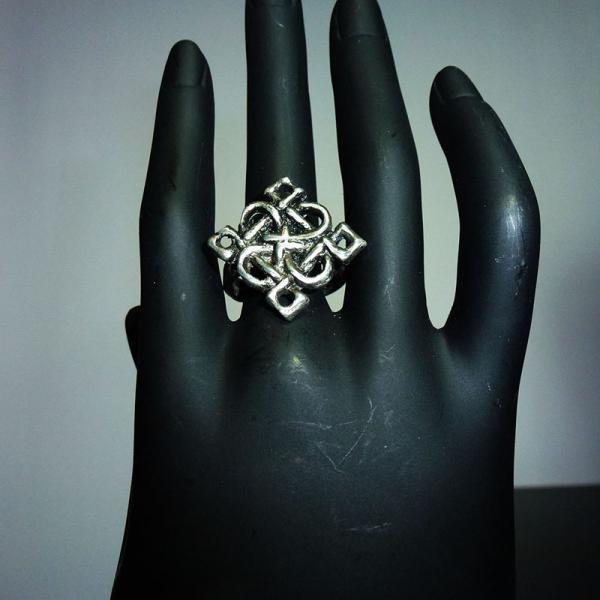 keltischer Ring mit Quadratknoten